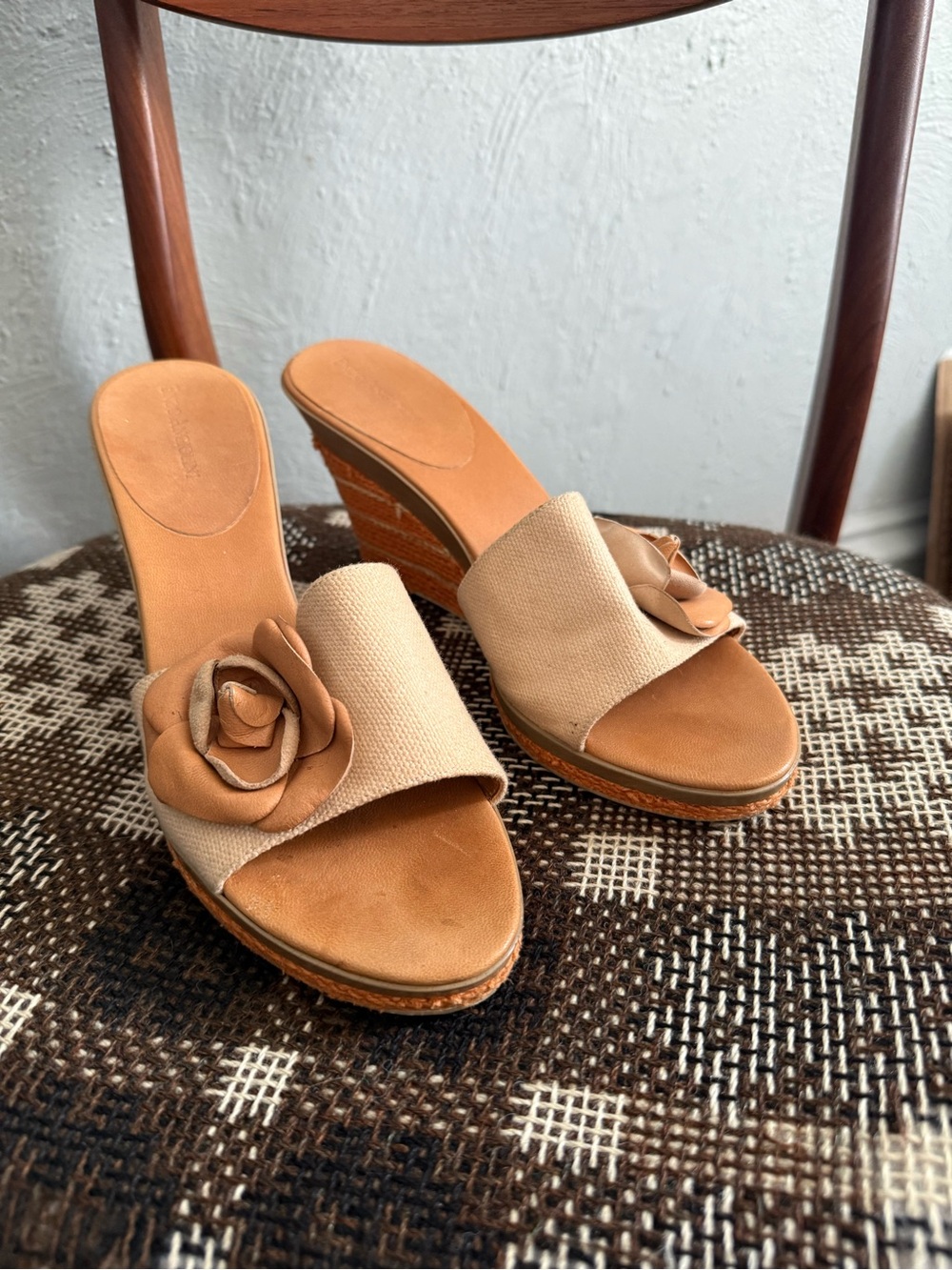 Enzo Angiolini Womens 10 Ealevon Cream Orange Slip On Open Toe Wedge Sandal